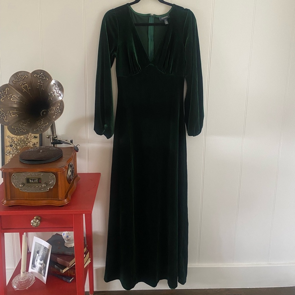 ModCloth Green Velvet Gown with Bell Sleeves Size Small